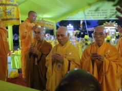 Lễ Nhiên đăng cúng Phật tại Lễ hội Quán Thế Âm