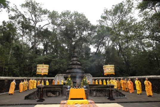 Tảo tháp Tổ Liễu Quán và dâng hương tưởng niệm